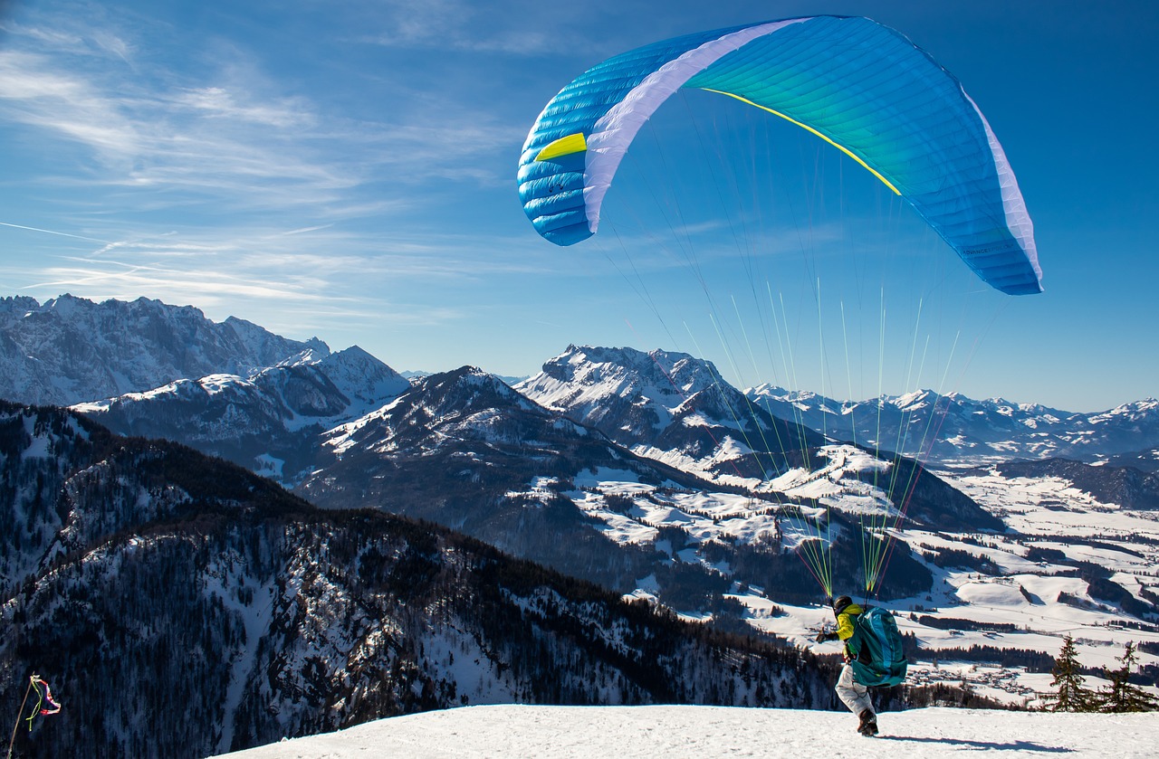 paragliding in kullu-manali