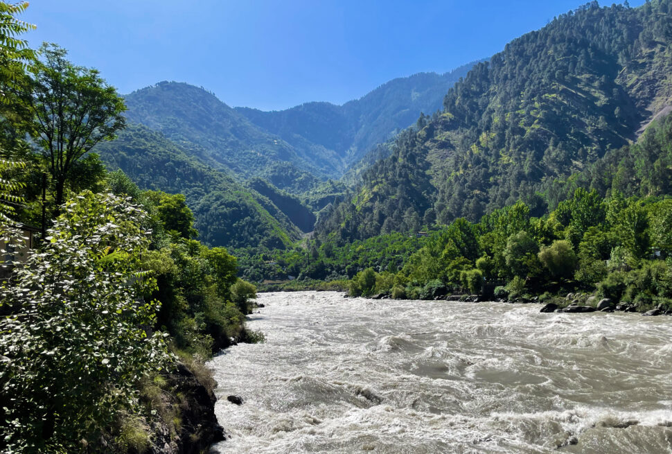 Beautiful view of Shimla Kullu Manali mountains planned by a trusted Travel Agency in Himachal.